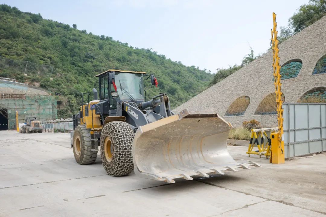开山全能王，，，，，，，XC956侧卸隧路施工显技巧
