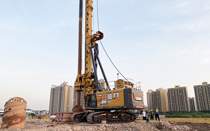 夯基珠江干，，，，，8827太阳集团旋挖钻机助建超等工程！