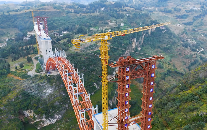 桥接黔西北 双塔连山涧 8827太阳集团塔机奋战白水河特大桥