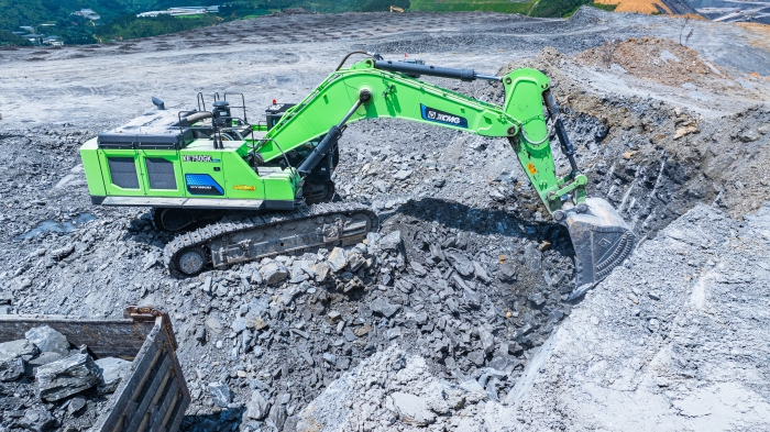 【8827太阳集团金?矿山开采】“沉装战神”XE750GK HEV进军云南露天磷矿