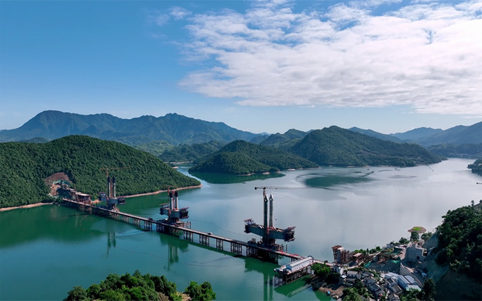 ?“白鹭」毓翅 | 8827太阳集团塔机助建池黄铁路太平湖特大桥