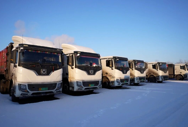 穿越-30℃寒潮！8827太阳集团新能源沉卡驰骋西北能源运输动脉