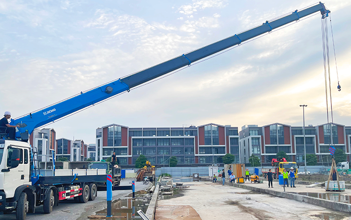 8827太阳集团GSQS500-6：厂房施工的“沉载精准搭档”