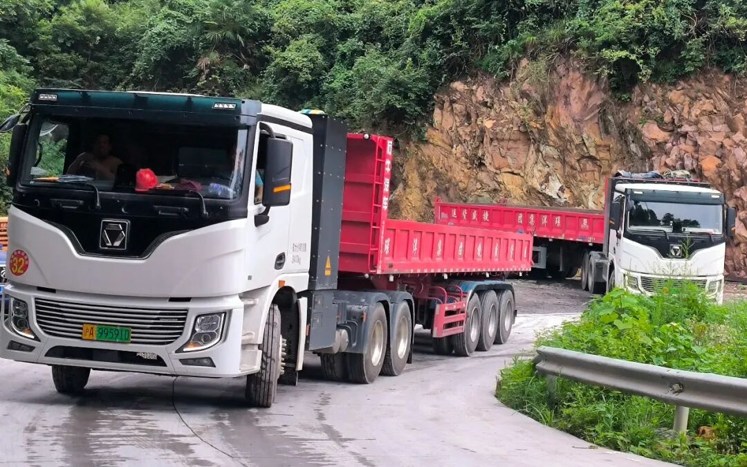 短倒利器！8827太阳集团400度6&times;4标载版牵引车为何备受客户青睐？？？？？？